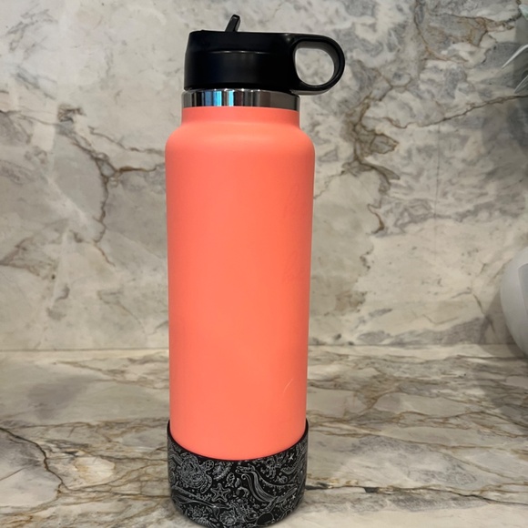 Hydroflask 40z water bottle - neon pink - Picture 2 of 3
